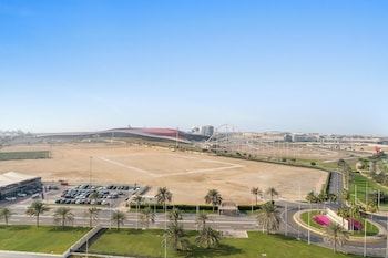 silkhaus waters edge tower yas island