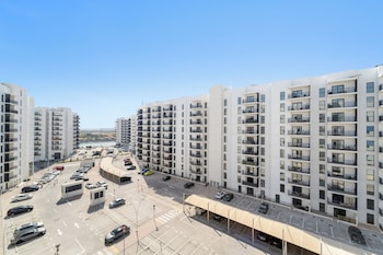 silkhaus waters edge tower yas island