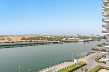 silkhaus waters edge tower yas island