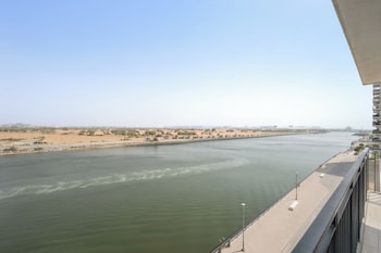 silkhaus waters edge tower yas island