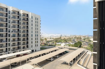 silkhaus waters edge tower yas island