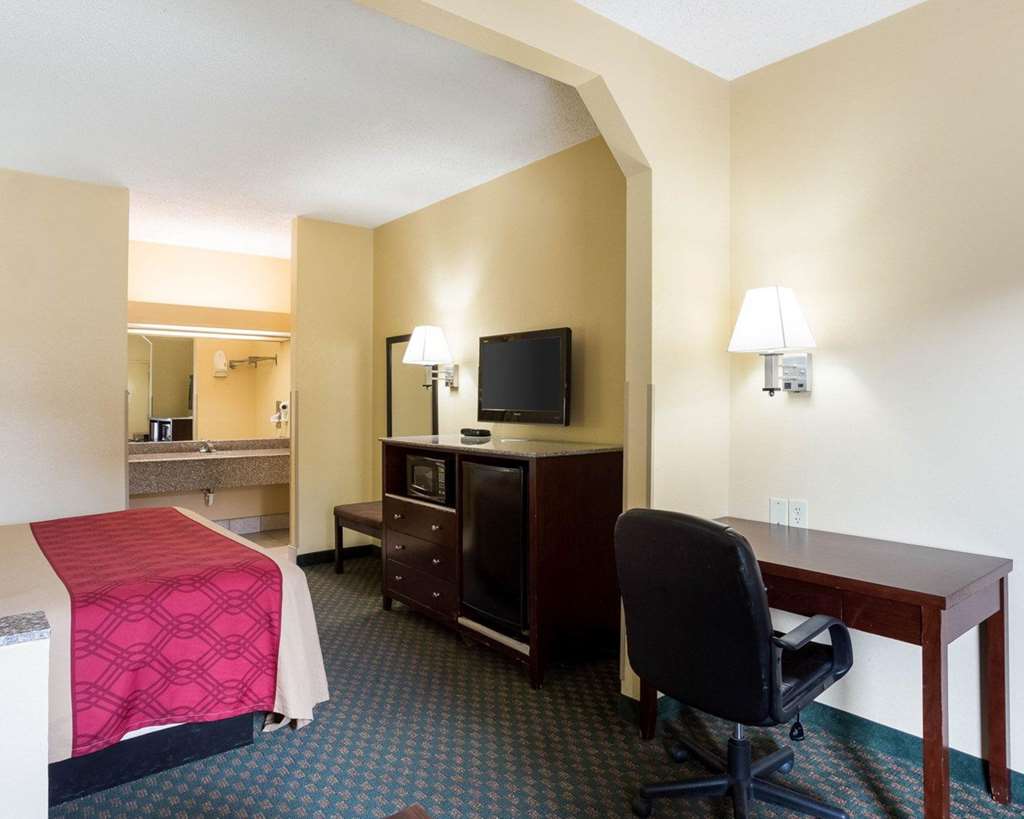 rodeway inn and suites