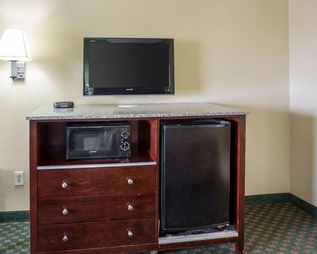 rodeway inn and suites