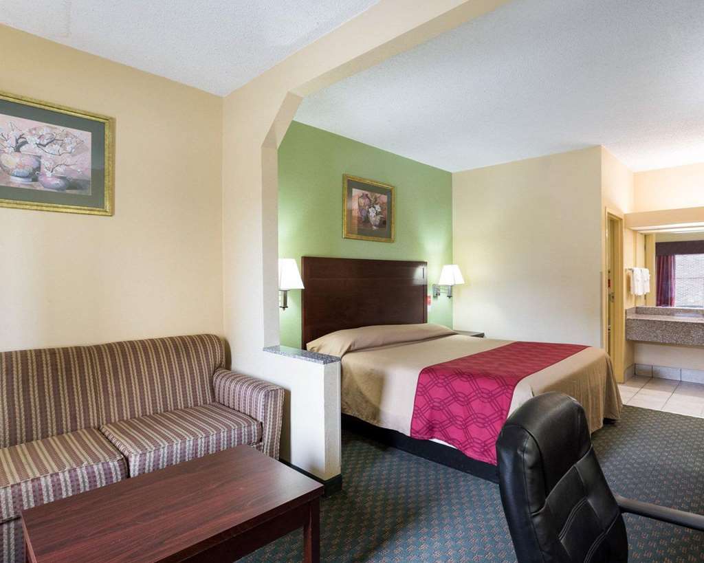 rodeway inn and suites