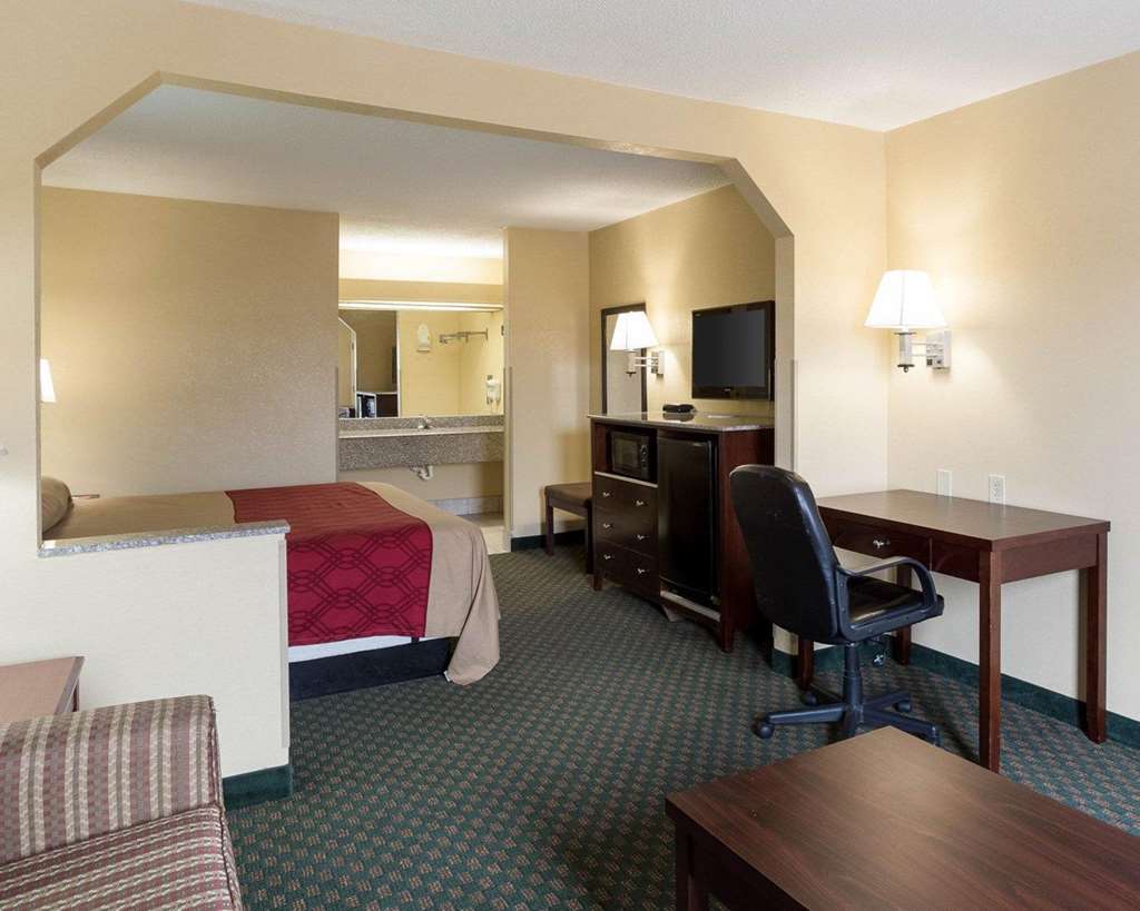 rodeway inn and suites