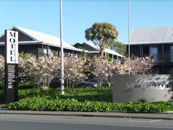 16 Northgate Motor Lodge,New Plymouth>>Burgess Park,4 star