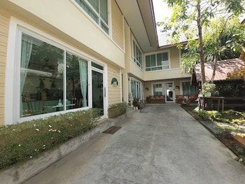 Romyen Cafe Homestay,,4 star