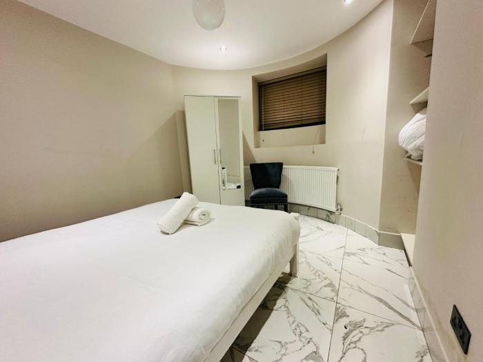 spacious 6 bed house in wembley