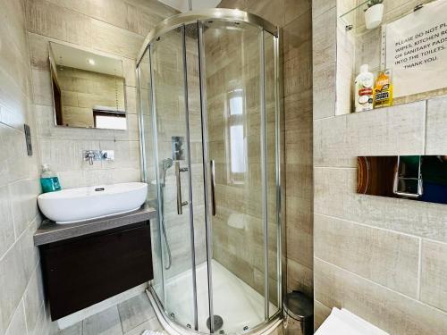 spacious 6 bed house in wembley