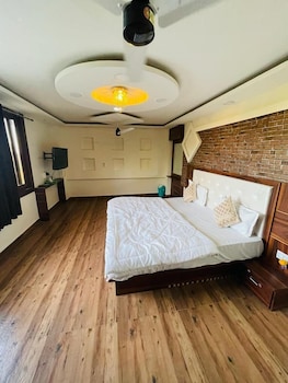 paradise woodland resort chintpurni