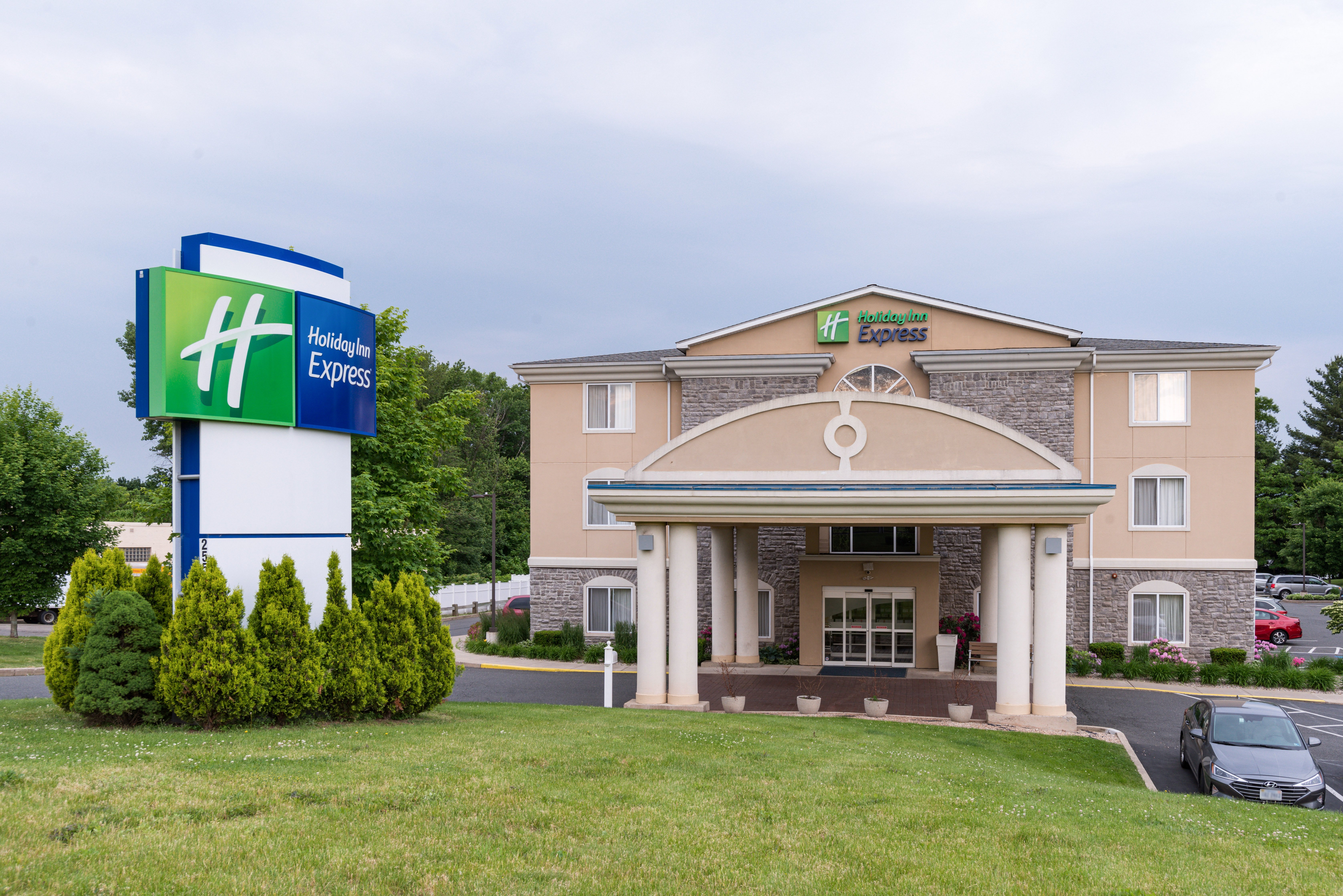 holiday inn express hartford newington by ihg