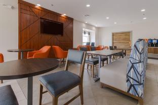 holiday inn express hartford newington by ihg
