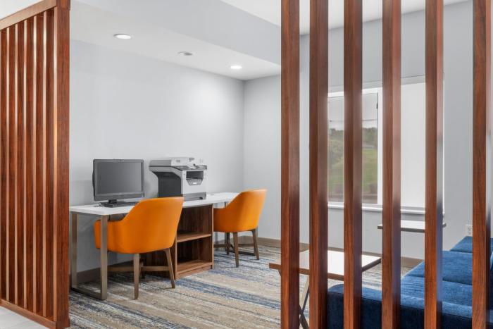 holiday inn express hartford newington by ihg
