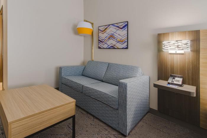 holiday inn express hartford newington by ihg