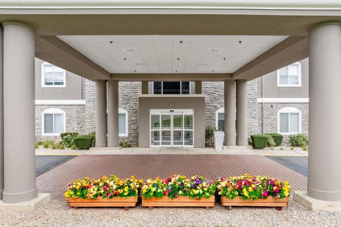 holiday inn express hartford newington by ihg