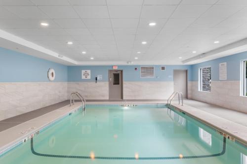 holiday inn express hartford newington by ihg