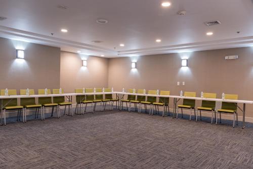 holiday inn express hartford newington by ihg