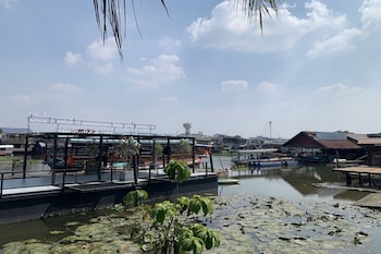 Ban Suan Bang Toei Homestay,,3 star