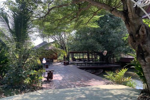 ban suan bang toei homestay