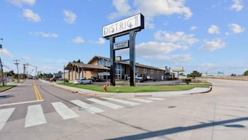The District Hotel Club And Resorts,2200 Nw 40Th St,2 star