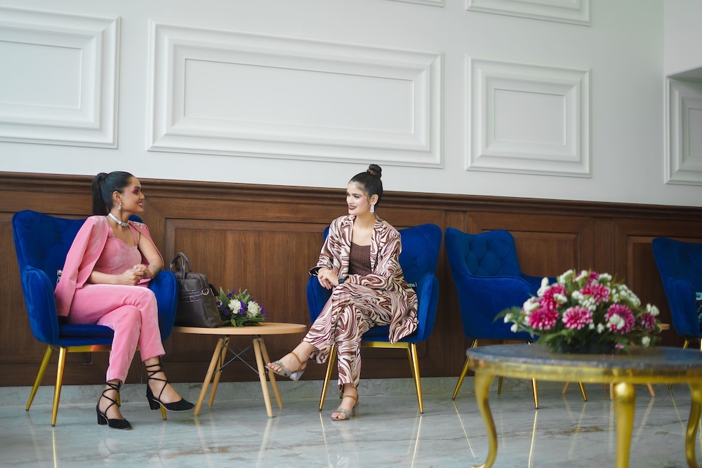 saltstayz select golf course road and sector 57