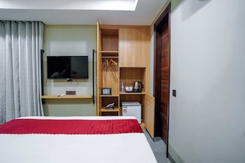 saltstayz select golf course road and sector 57