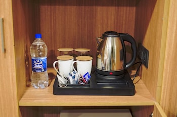 saltstayz select golf course road and sector 57