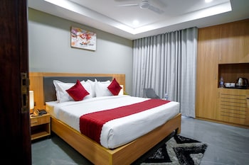 saltstayz select golf course road and sector 57