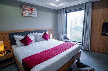 saltstayz select golf course road and sector 57