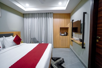 saltstayz select golf course road and sector 57