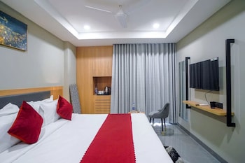 saltstayz select golf course road and sector 57