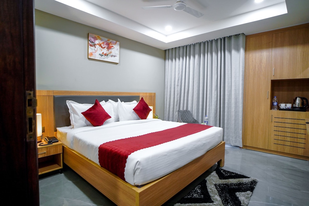 saltstayz select golf course road and sector 57