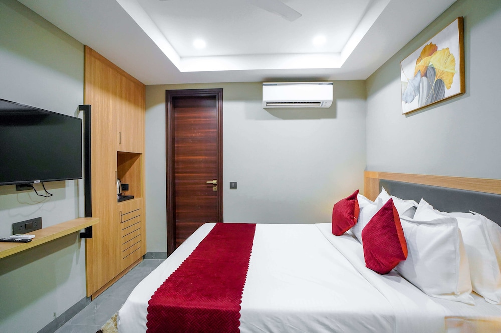 saltstayz select golf course road and sector 57