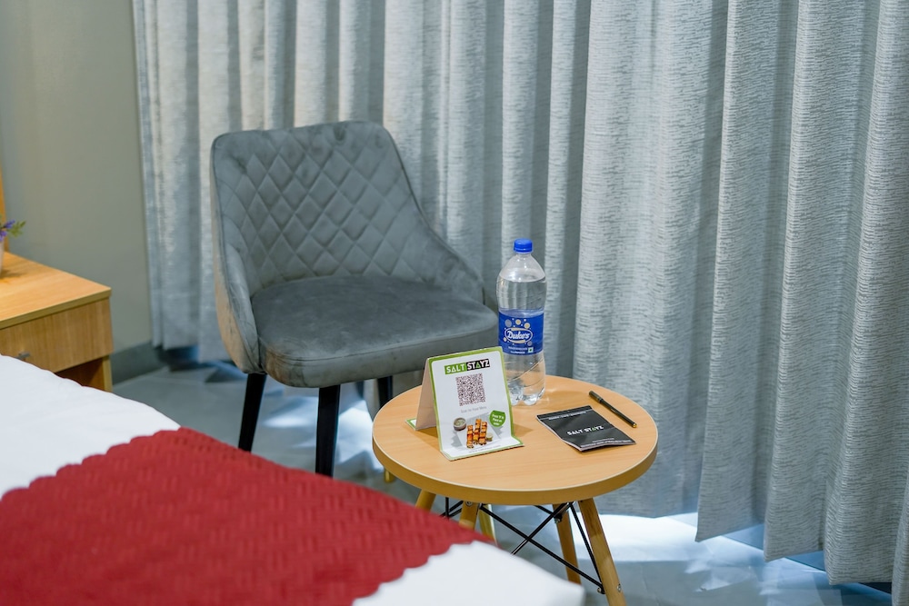 saltstayz select golf course road and sector 57