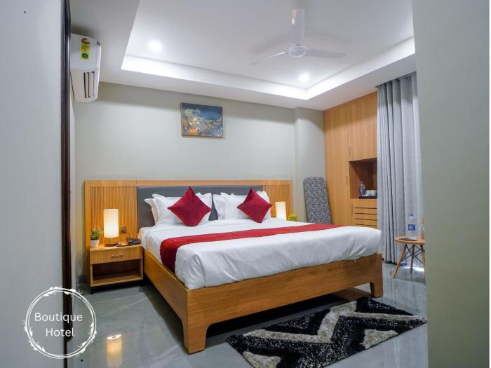 saltstayz select golf course road and sector 57