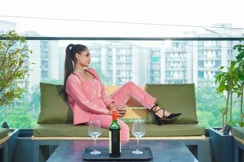 saltstayz select golf course road and sector 57