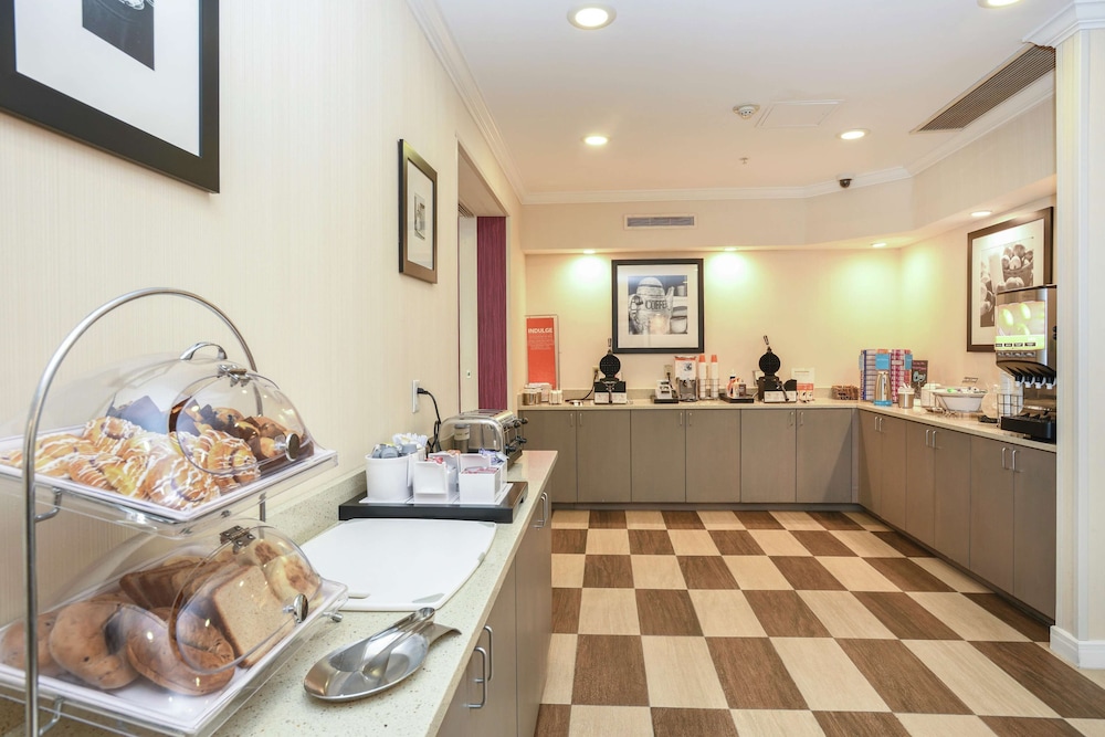 hampton inn jacksonville east regency square