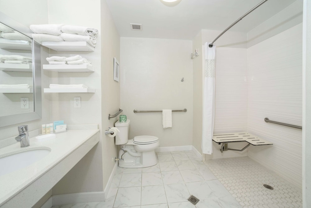 hampton inn jacksonville east regency square