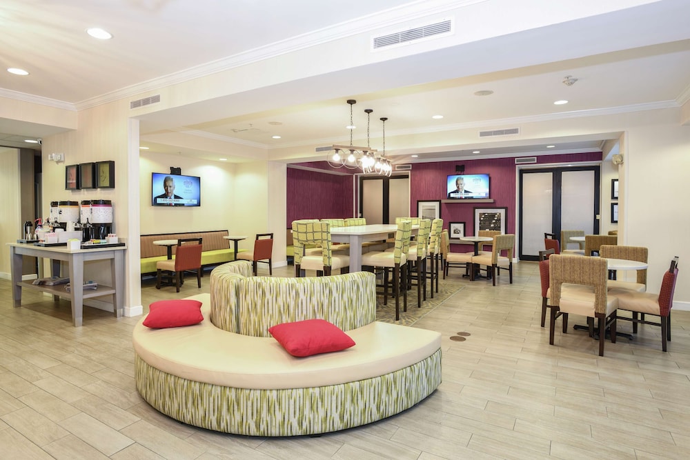 hampton inn jacksonville east regency square