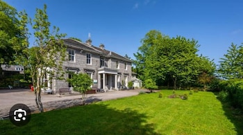 Woodside House,,2 star