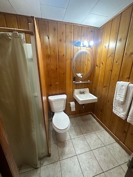 Country Cabin Motel,711 2Nd Ave Sw,2 star