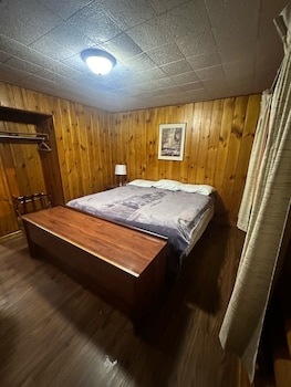 Country Cabin Motel,711 2Nd Ave Sw,2 star