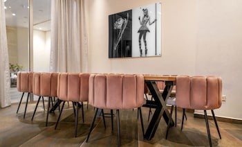 Almond Hotel,,0 star