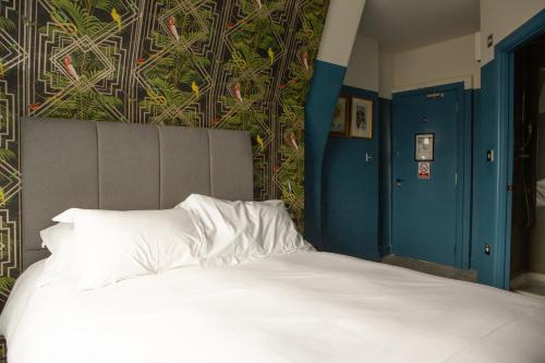 the crown rooms