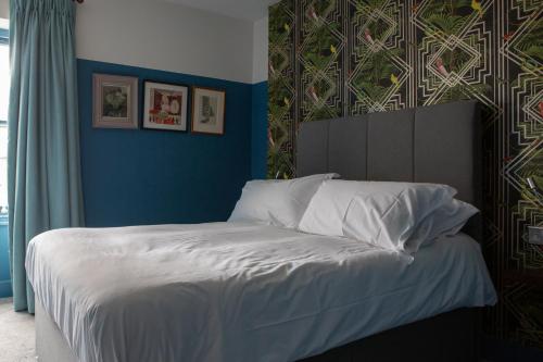 the crown rooms