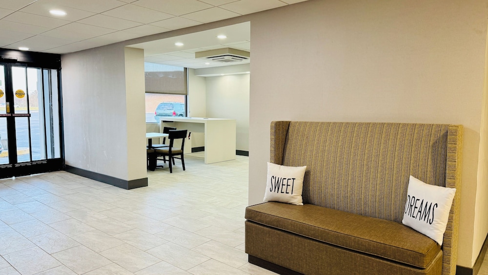 mainstay suites chambersburg east