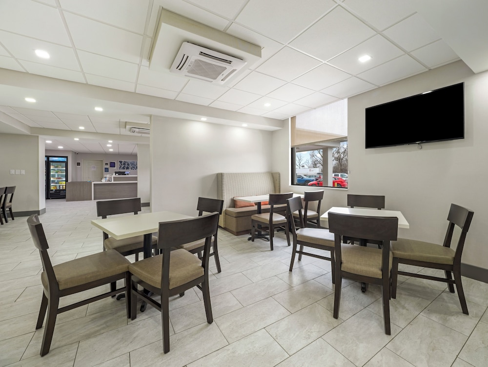 mainstay suites chambersburg east
