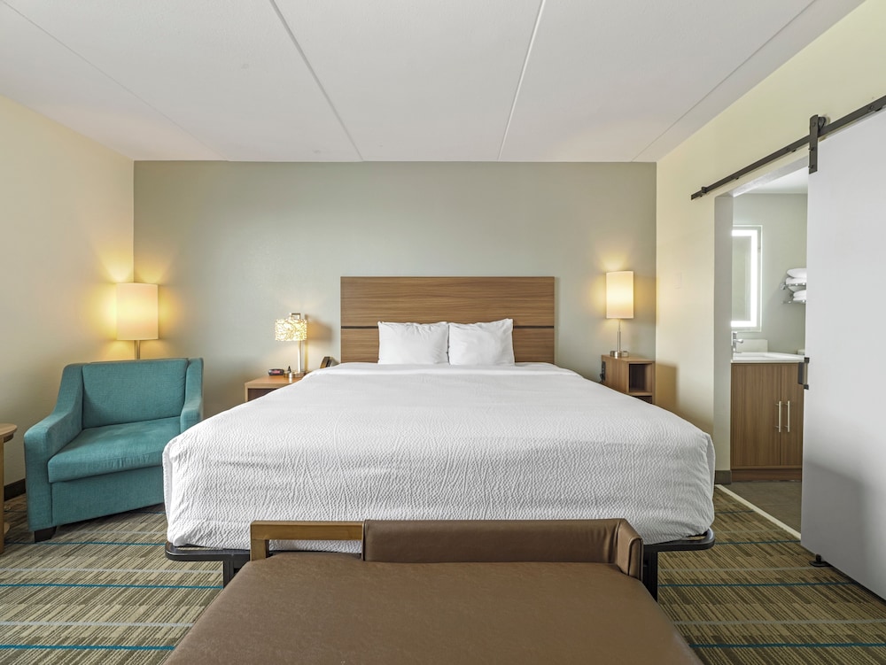mainstay suites chambersburg east