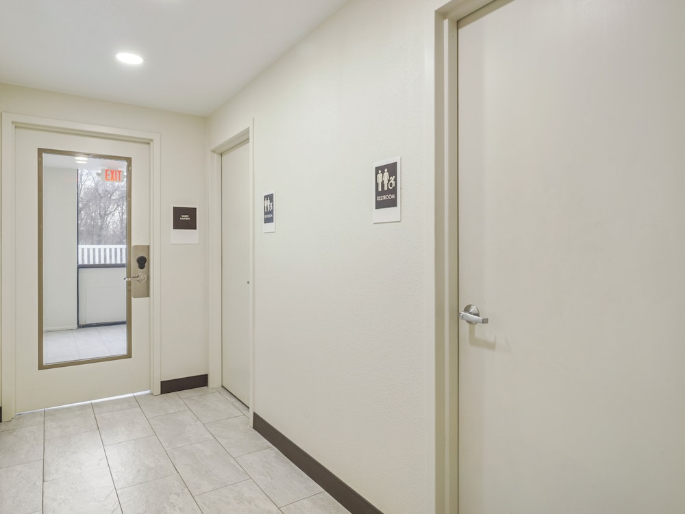 mainstay suites chambersburg east