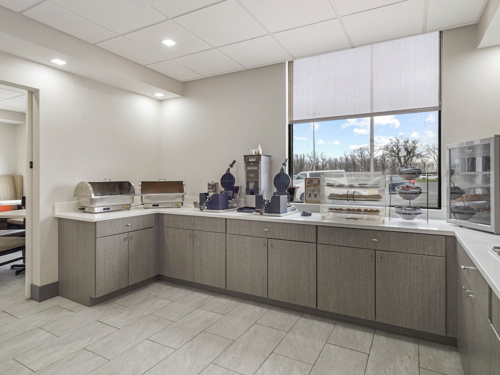 mainstay suites chambersburg east